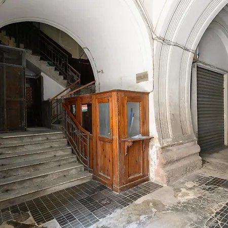 Via San Pasquale A Chiaia 48 *